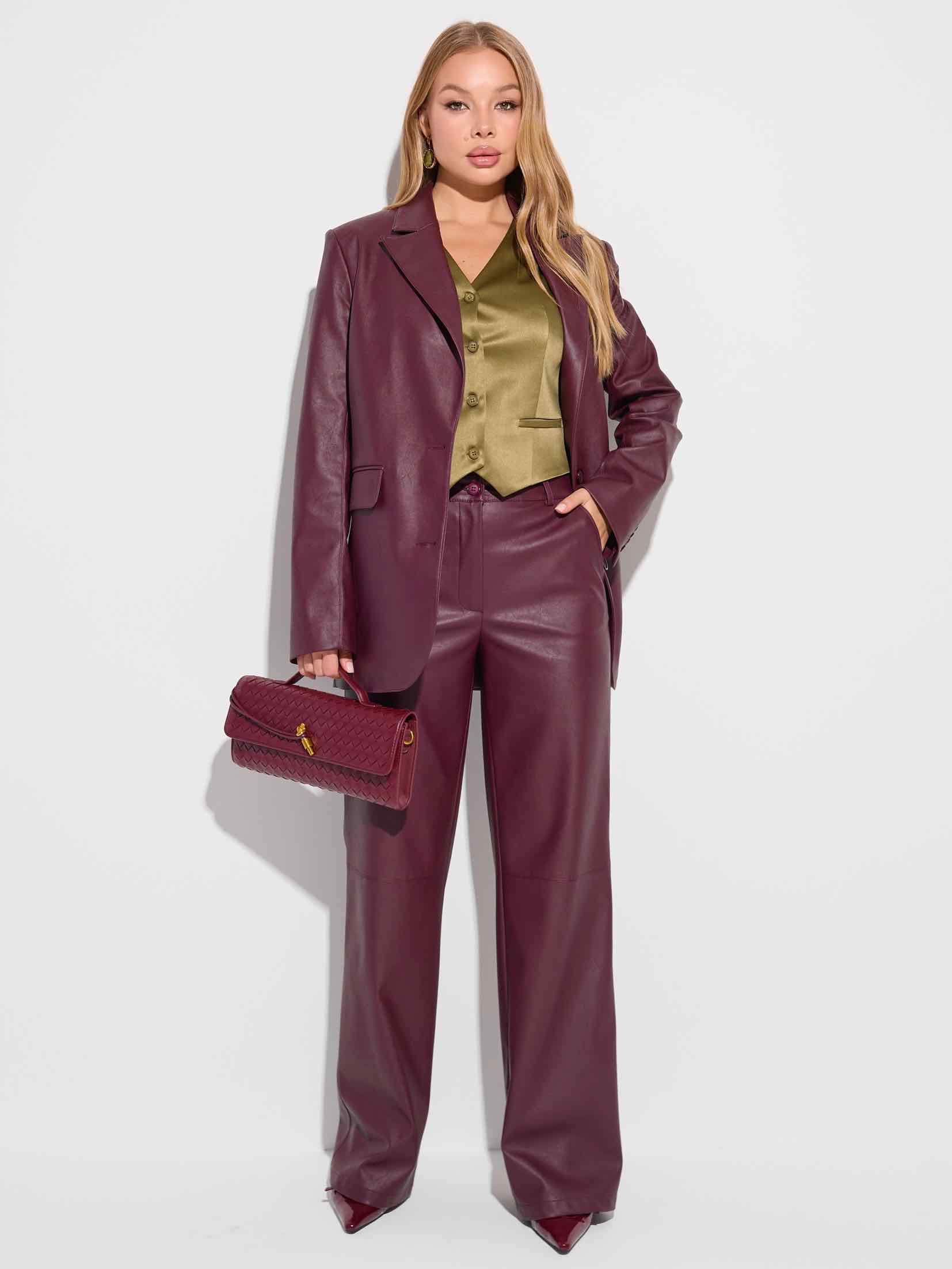 Женские брюки из эко-кожи свободного кроя, марсала