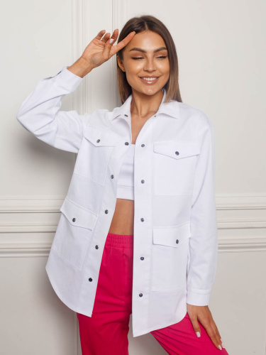 Куртка женская джинсовая с накладными карманами, белая