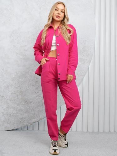 Джинсовый костюм с удлиненным жакетом и брюками-бананами