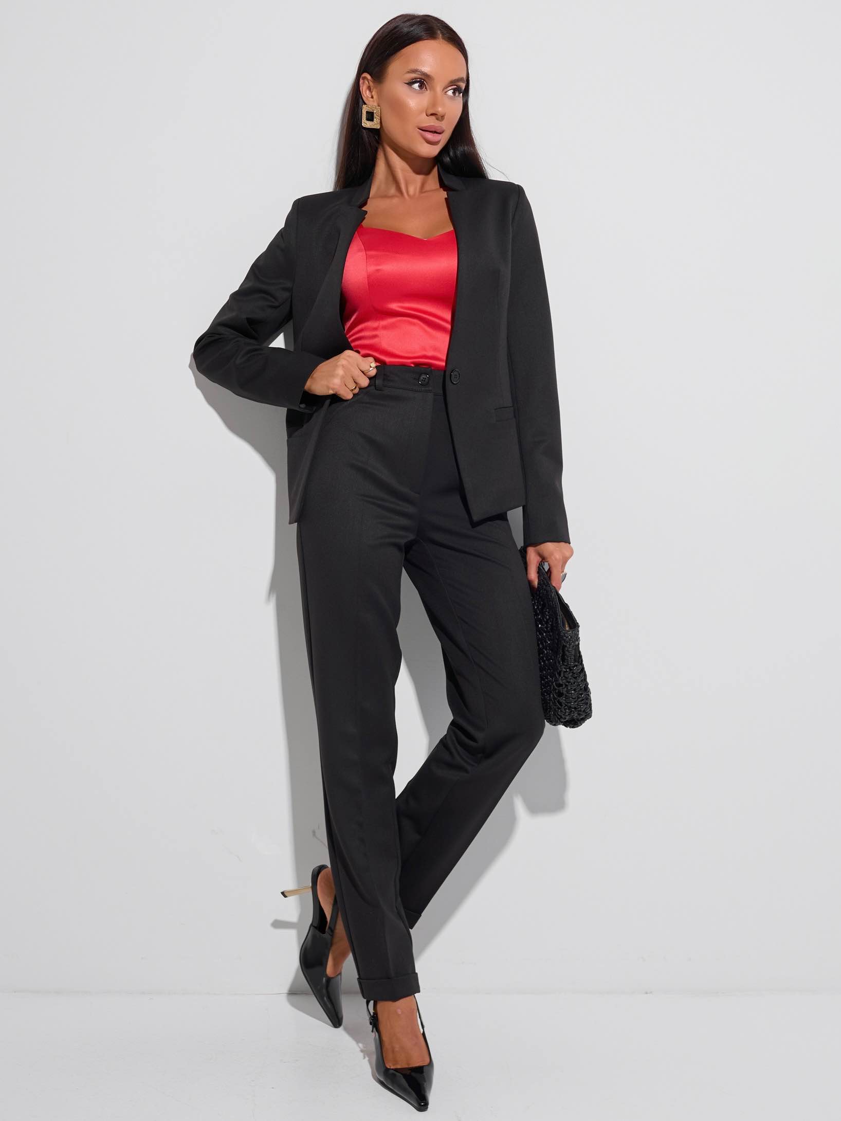 Брюки женские классические с резинкой в поясе из вискозы, черные 