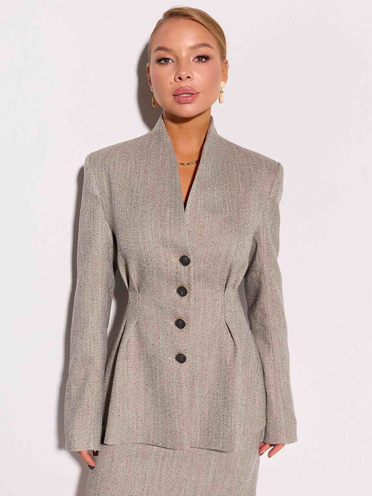 Жакет приталенный из твида с акцентными пуговицами, бежевый