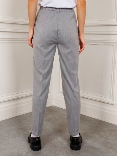 Брюки женские прямые с отворотами, серо-белые