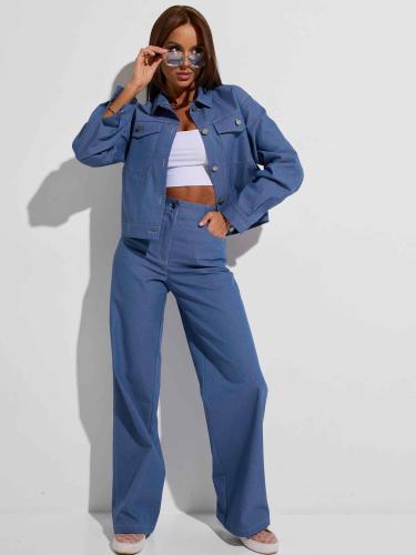 Джинсовый костюм с укороченным жакетом и трубами