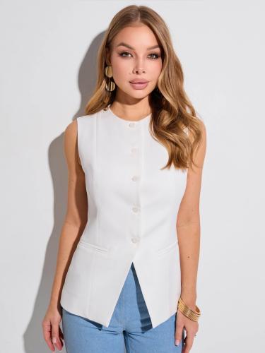 Жилет приталенный с круглой горловиной