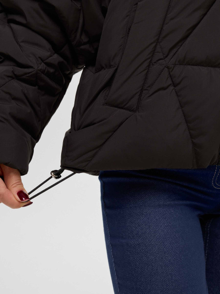 Зимний пуховик укороченный с капюшоном, черный