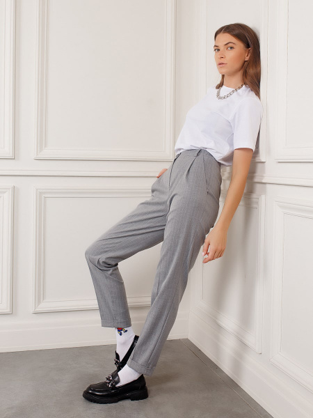 Брюки женские прямые с отворотами, серо-белые