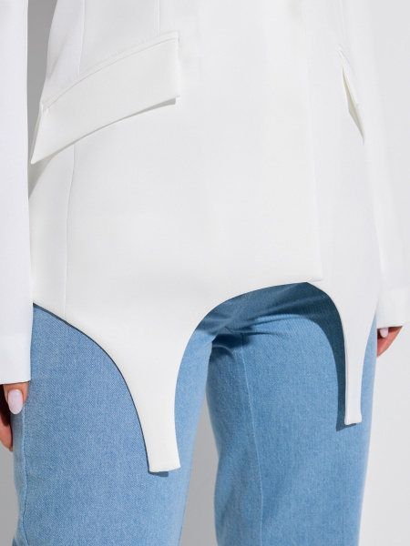 Жакет женский с декоративными элементами, белый