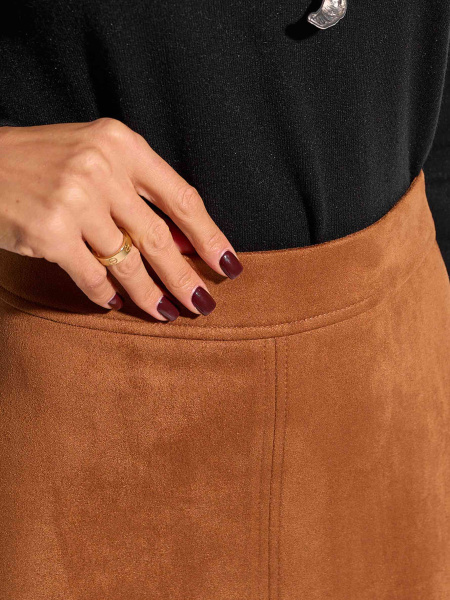 Юбка-трапеция из экозамши с разрезом, коричневая