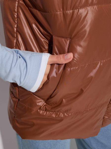 Жилет женский утепленный прямого кроя, карамельный