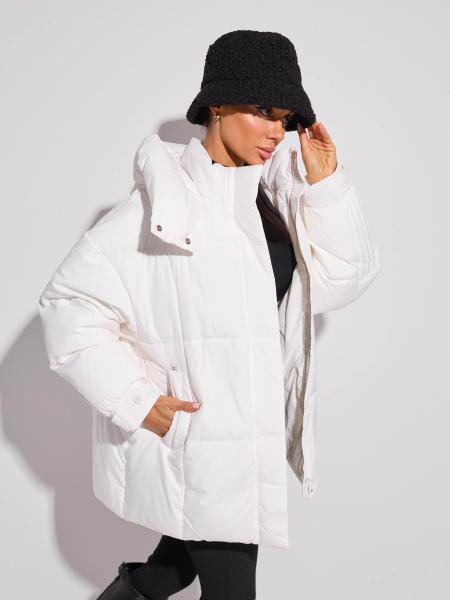 Зимний пуховик удлиненный с капюшоном, жемчужно-белый