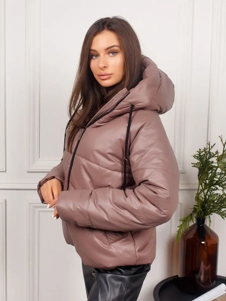 Женская зимняя куртка укороченная, кофейная