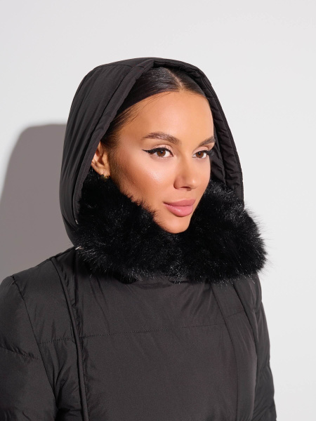 Зимнее пальто с капюшоном и меховым воротником, черное