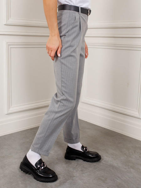 Брюки женские прямые с отворотами, серо-белые