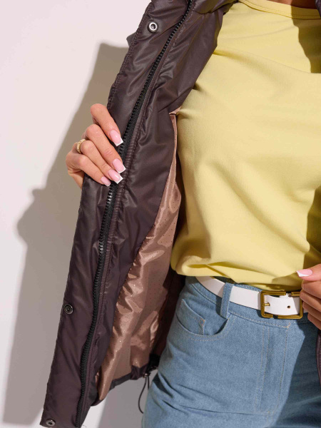 Жилет женский утепленный прямого кроя, горький шоколад