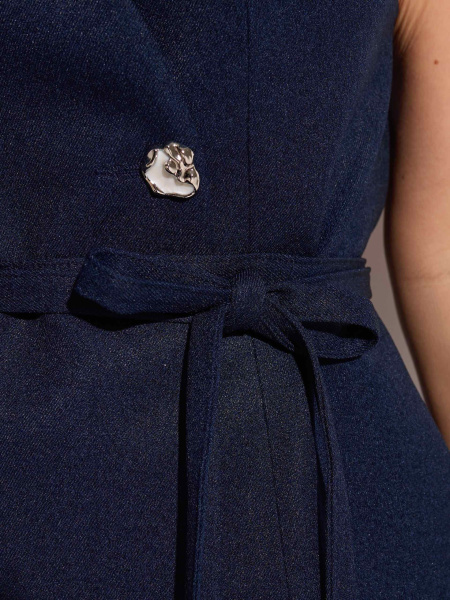 Жилет приталенный со съемным поясом, иссиня-черный 