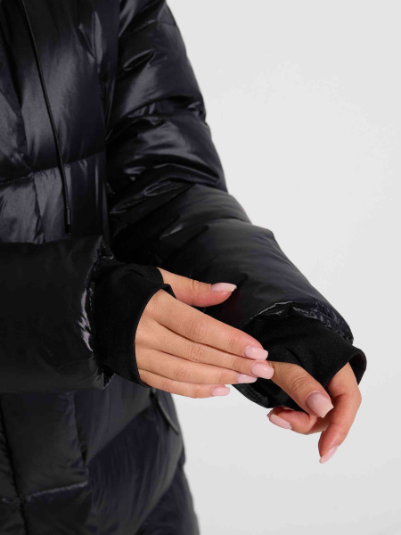 Женский пуховик с капюшоном удлиненный, черное золото