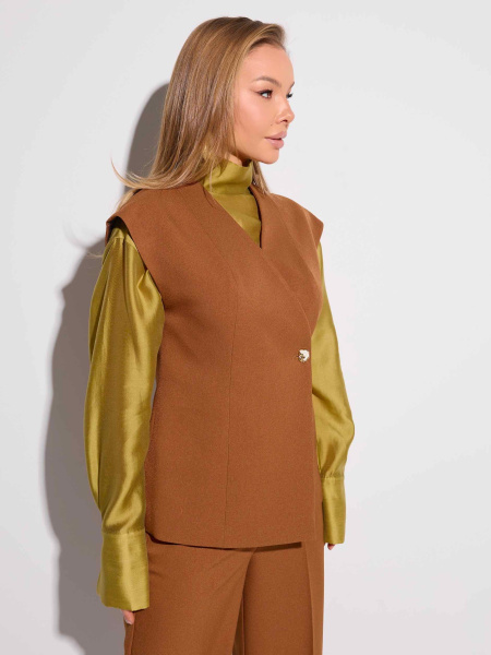 Жилет приталенный со съемным поясом, золотисто-коричневый 