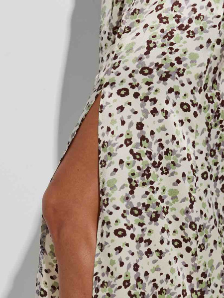 Юбка-макси атласная с разрезом, бежево-фисташковая