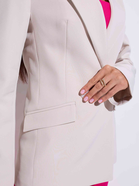 Жакет женский приталенный двубортный, бежевый