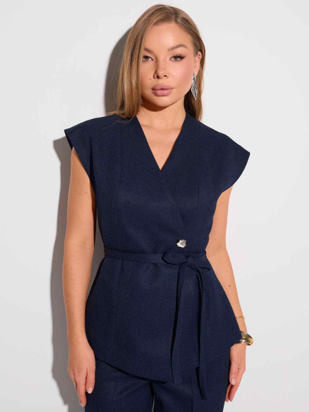 Жилет приталенный со съемным поясом, иссиня-черный 