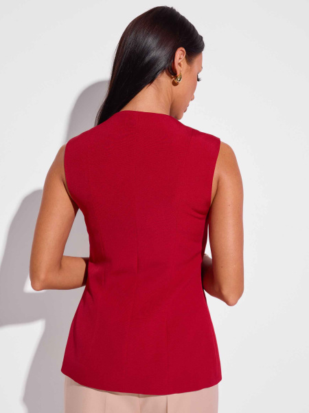 Жилет приталенный с акцентными пуговицами, бордовый