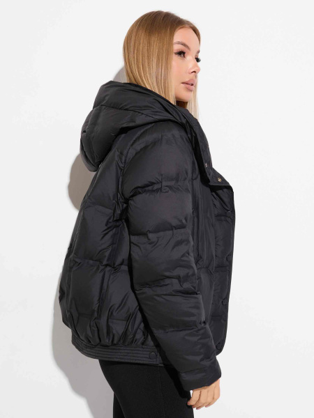 Женский пуховик с капюшоном и геометрической стежкой, черный