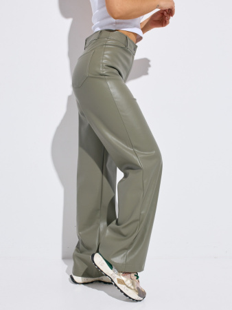 Женские брюки из эко-кожи прямого кроя, оливковые