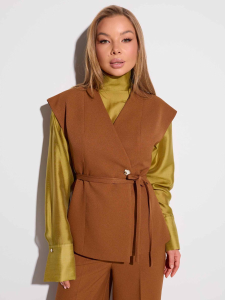 Жилет приталенный со съемным поясом, золотисто-коричневый 