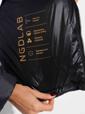 Женский пуховик прямого силуэта с капюшоном, черный