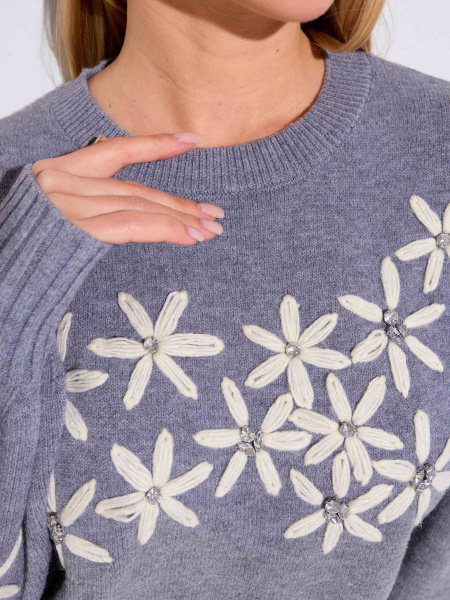 Свитер с белыми цветами, серый