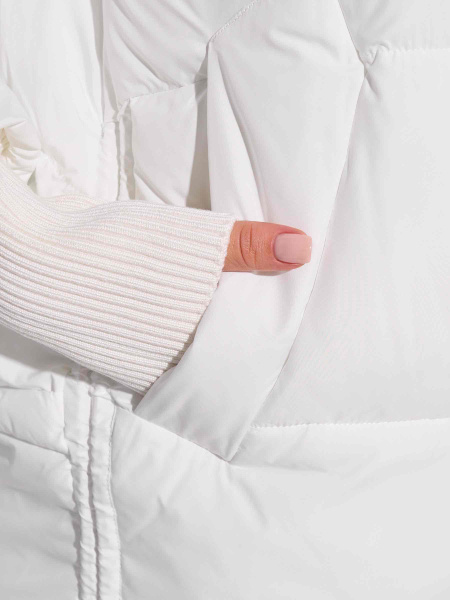 Зимний пуховик с капюшоном и высоким воротником, жемчужно-белый 