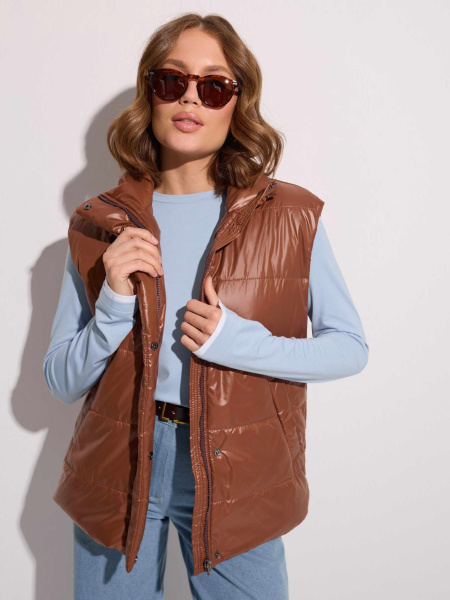 Жилет женский утепленный прямого кроя, карамельный