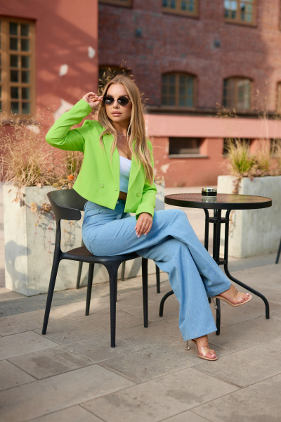 Жакет женский укороченный двубортный, лайм