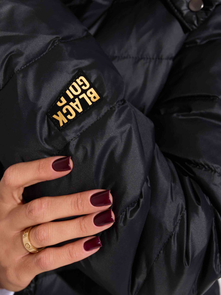 Женский пуховик прямого силуэта с капюшоном, черный