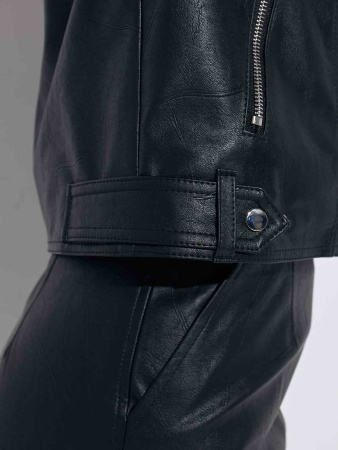 Куртка женская из эко-кожи, черная
