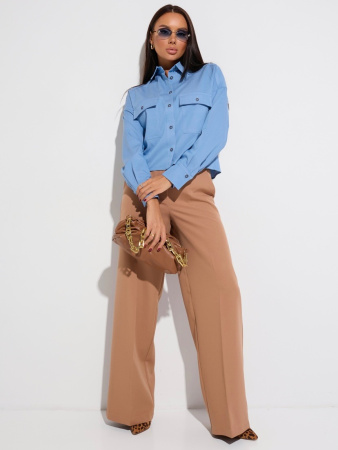 Рубашка женская укороченная с накладными карманами, голубая