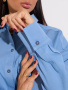 Рубашка женская укороченная с накладными карманами, голубая