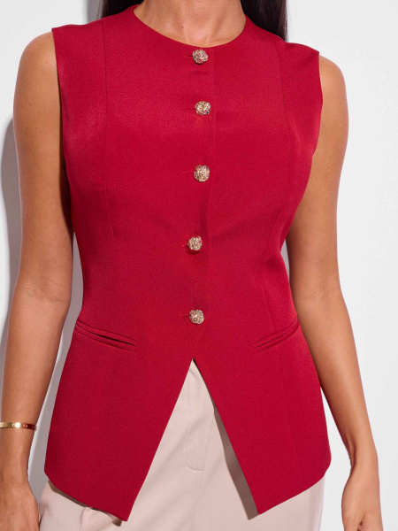 Жилет приталенный с акцентными пуговицами, бордовый