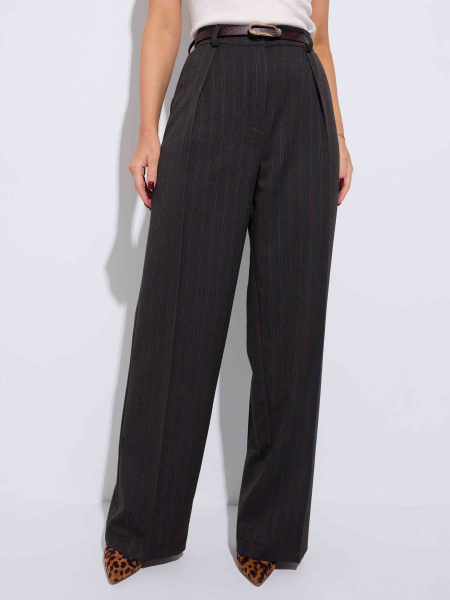 Классический женский костюм с брюками-палаццо в полоску