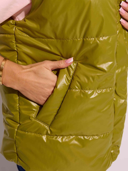 Жилет женский утепленный прямого кроя, оливковый