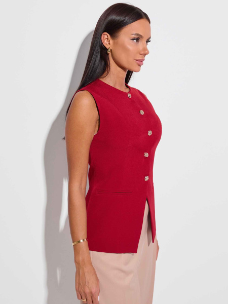 Жилет приталенный с акцентными пуговицами, бордовый