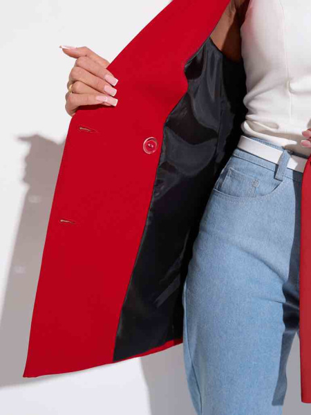 Жилет женский удлиненный двубортный, красный