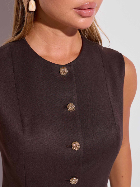Жилет приталенный с акцентными пуговицами из вискозы, горький шоколад