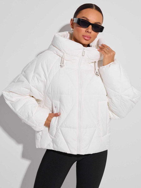 Зимний пуховик укороченный с капюшоном, жемчужно-белый