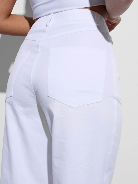 Джинсы трубы женские, белые