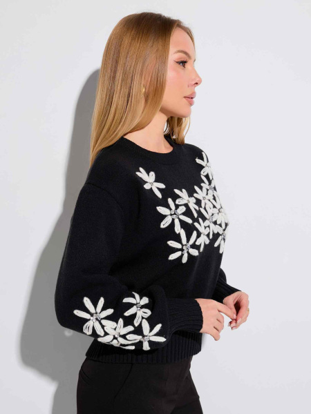 Свитер с белыми цветами, черный