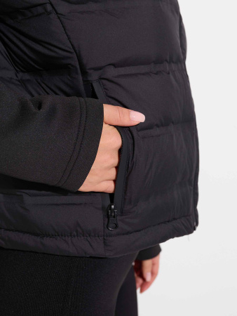 Женский демисезонный пуховик с рукавами из неопрена