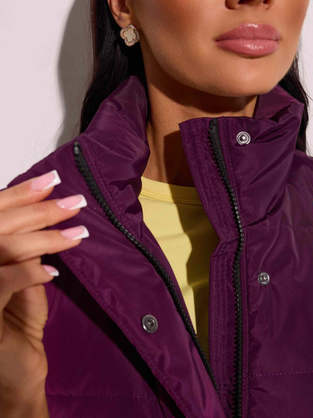 Жилет женский утепленный прямого кроя, черничный