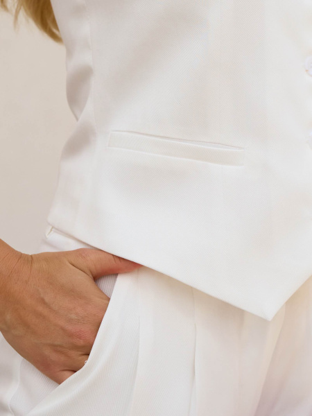 Жилет женский костюмный из вискозы, белый