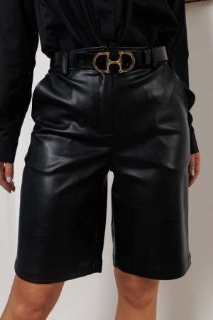 Шорты женские удлиненные из экокожи, черные